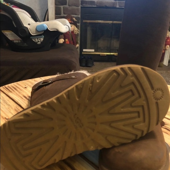 Kids size 3 leather UGG boots with fur - Picture 3 of 3